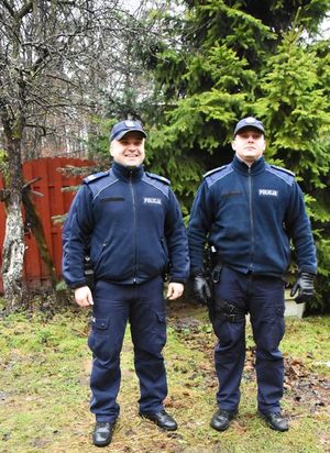 (Od lew.) sierż. szt. Łukasz Sikorski i st. sierż. Patryk Cyran