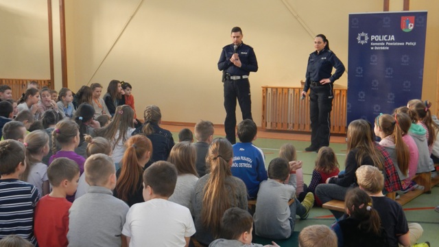 Policjanci spotkali się z młodzieżą przed feriami