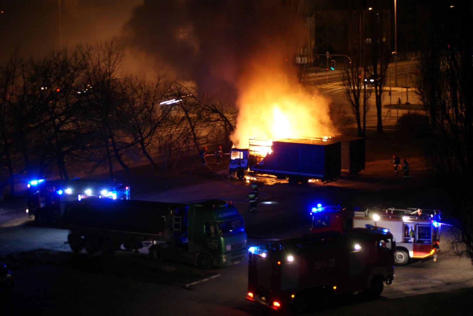 Pożar ciężarówek na ul. Wyszyńskiego w Olsztynie #3