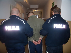 Jeden z zatrzymanych mężczyzn podejrzanych o rozbój