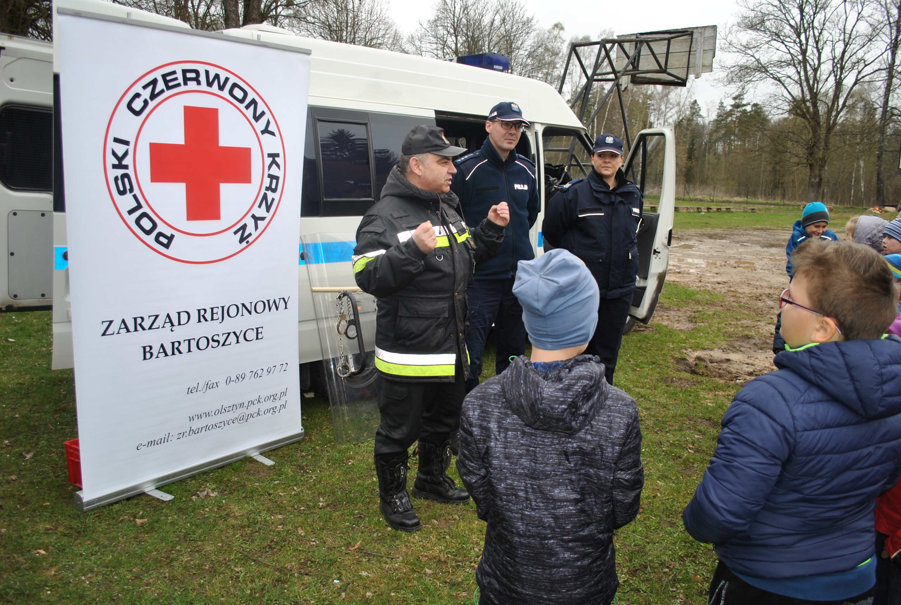 Spotkanie funkcjonariuszy z dziećmi