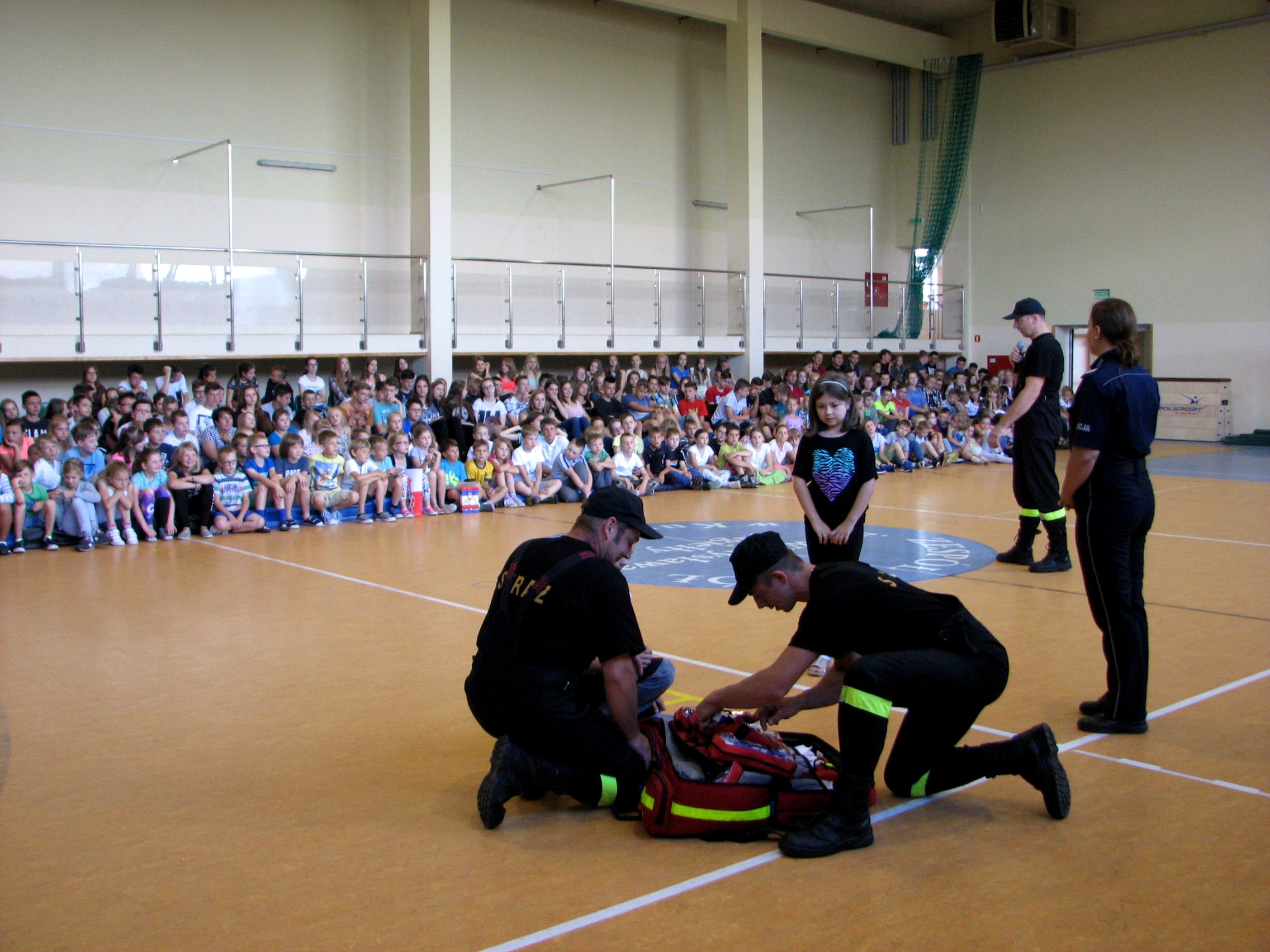 Dzielnicowi na spotkaniach w szkołach