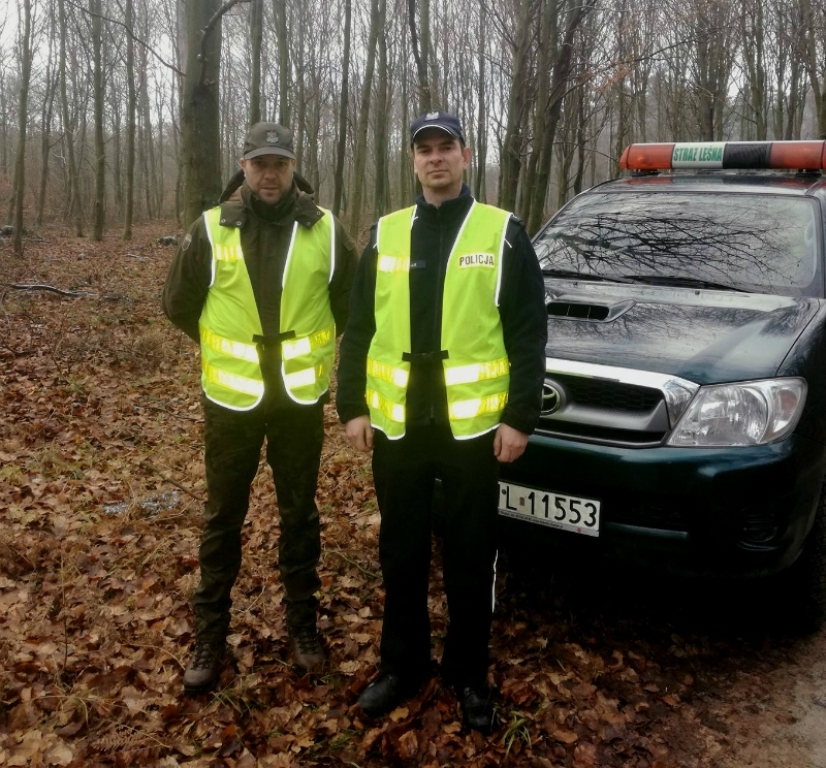 Iława - wspólny patrol policjanta ze strażnikiem leśnym