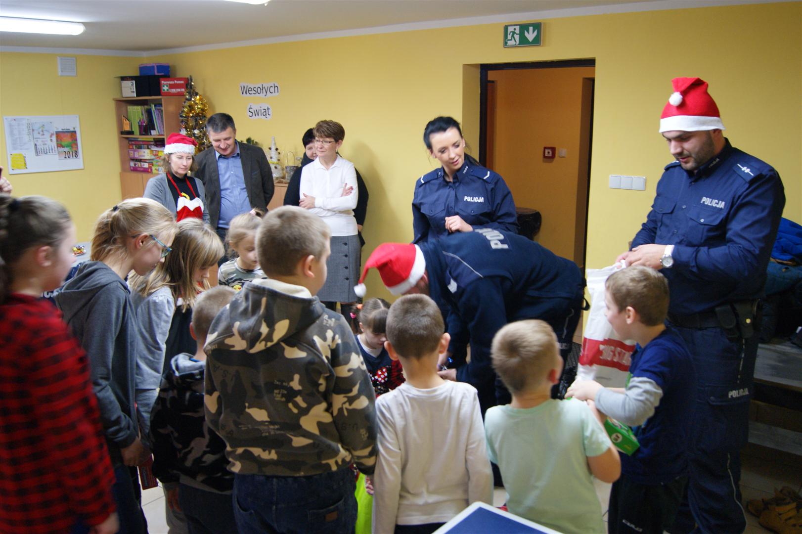 Policyjni Mikołaje z KPP w Szczytnie #1