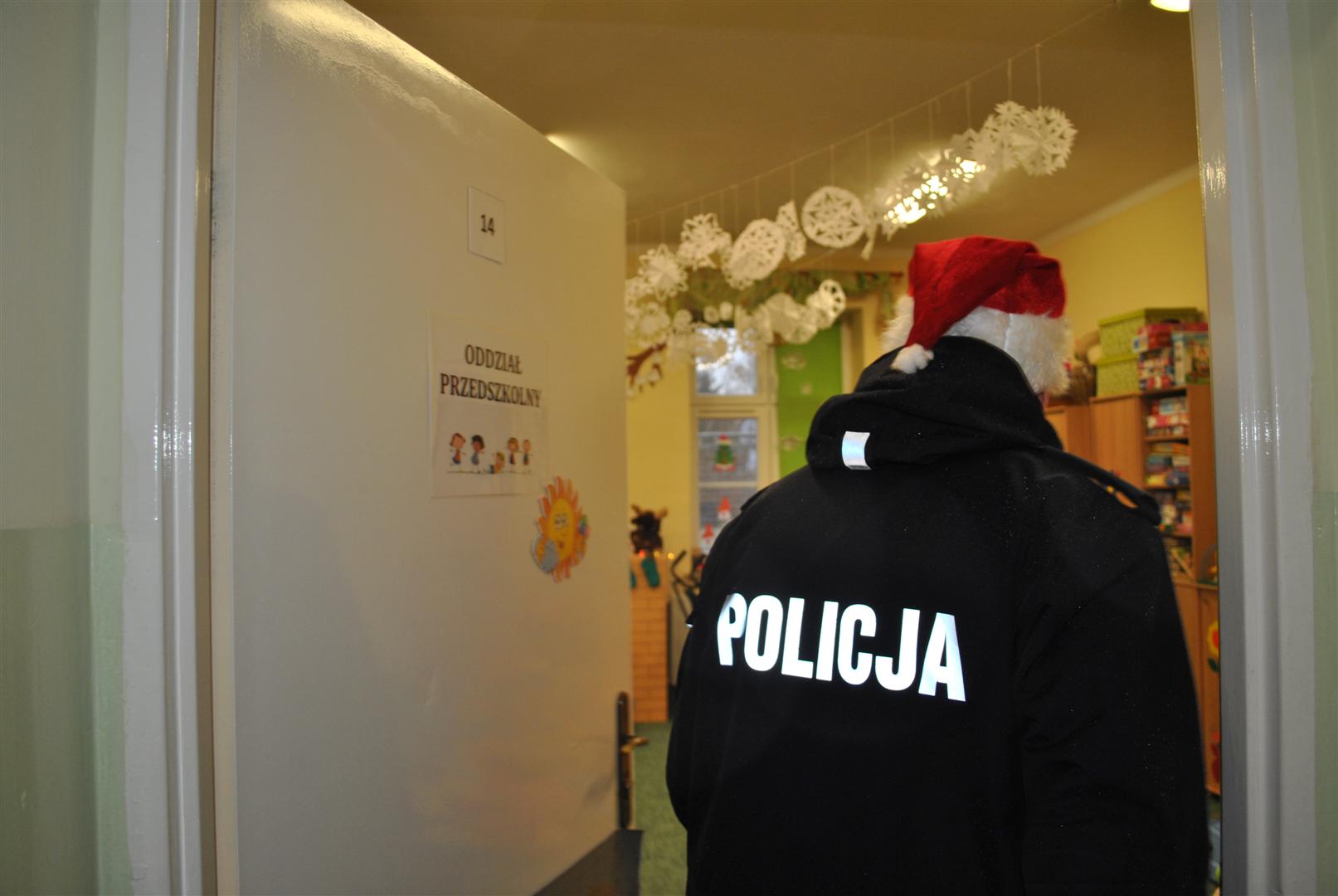 Policyjni Mikołaje z KPP w Bartoszycach #3
