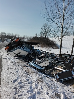 Ciężarówka w rowie