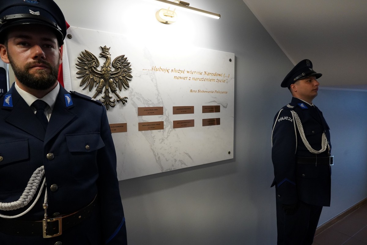 Pamięć, która trwa - odsłonięcie tablicy ku czci policjantów, którzy oddali życie na służbie