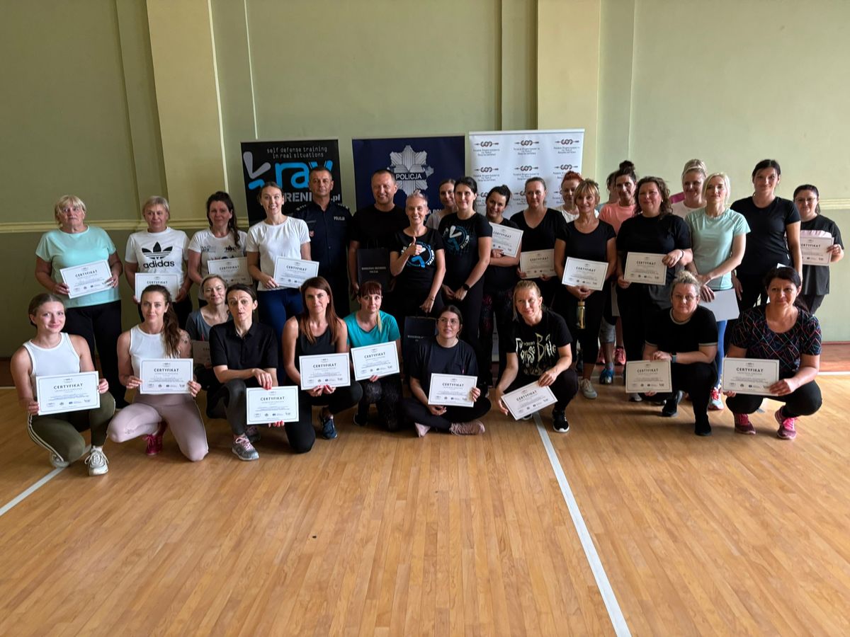 Siła i pewność siebie - policjantki i pracownice cywilne szkoliły się w Krav Madze
