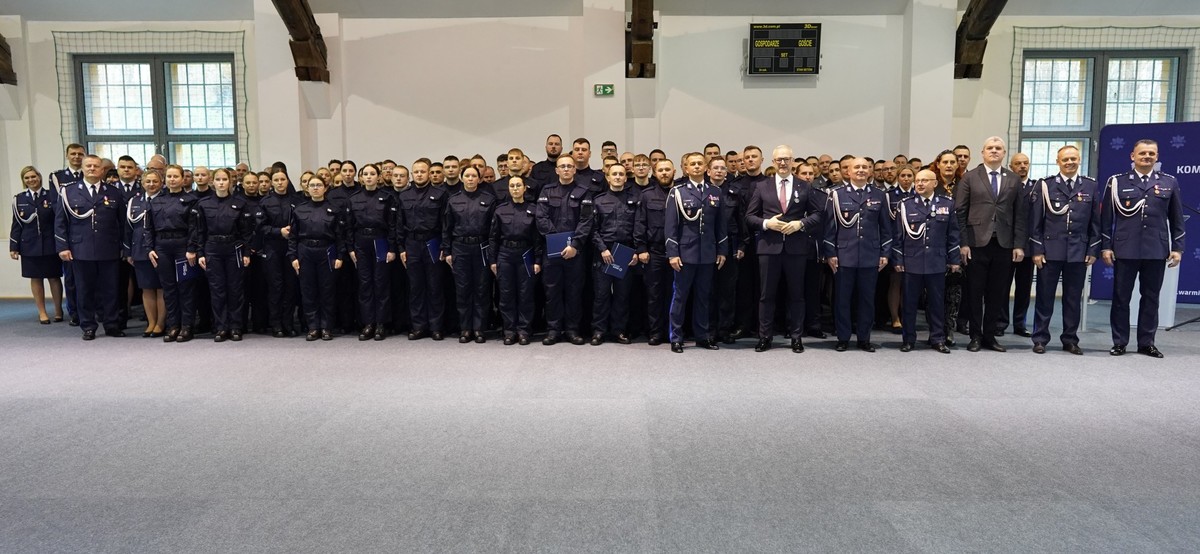 Ślubowanie nowych policjantów oraz uroczyste wyróżnienia i awanse